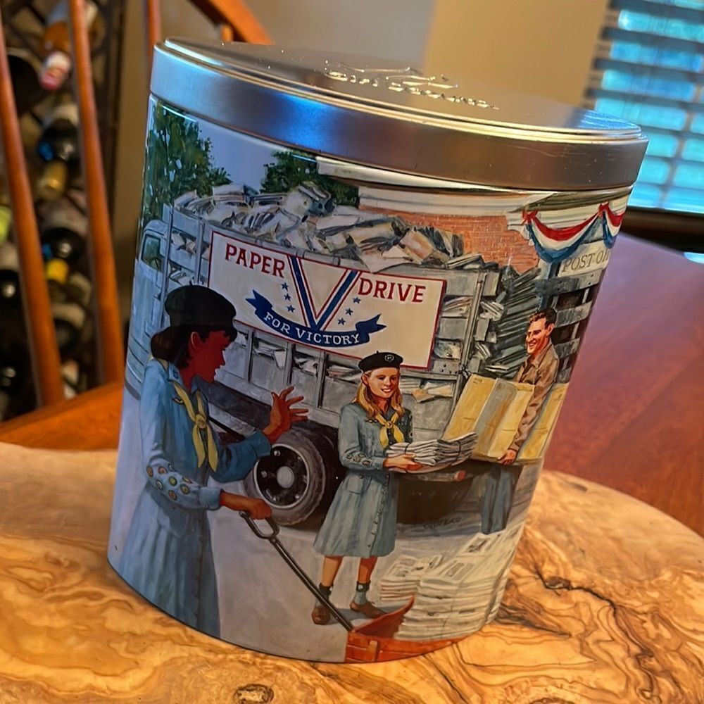 Girl Scout Collectible Tin from 2004